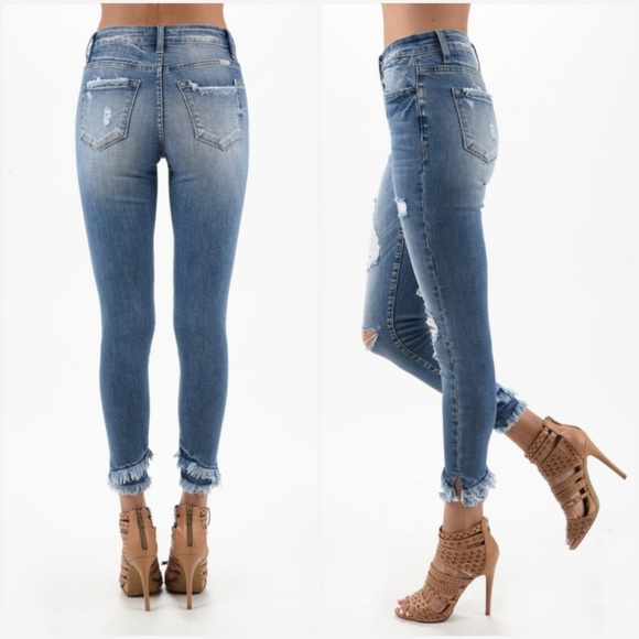 ❣️SOLD❣️MID RISE FRAYED JEANS - Picture 4 of 5